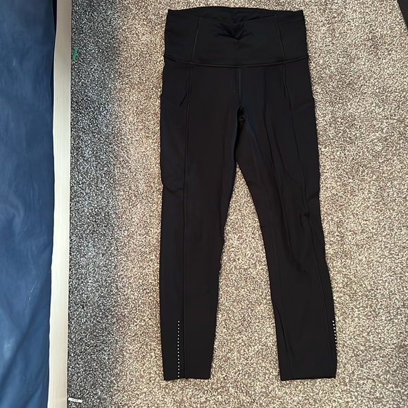Lululemon fast and free crop leggings black size 4 EUC - Picture 2 of 3